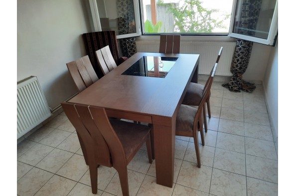 Gloria dining table