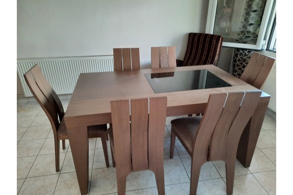 Gloria dining table