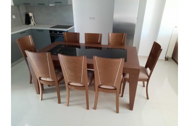 Gloria dining table
