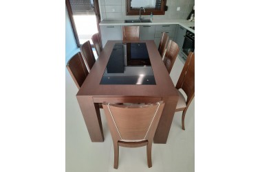 Gloria dining table