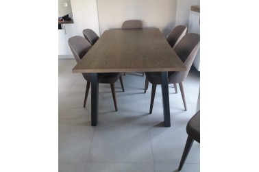 Ithaca dining table