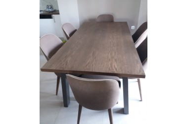 Ithaca dining table
