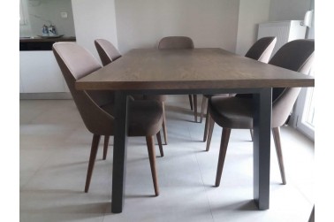 Ithaca dining table