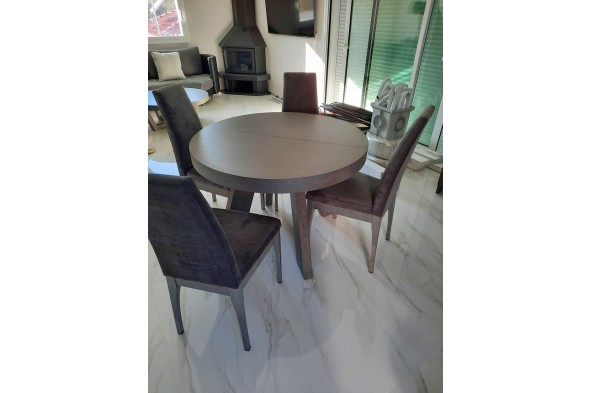 Selini dining table