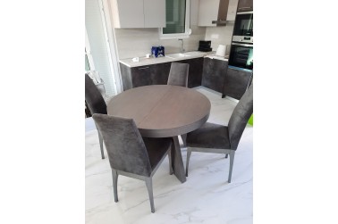 Selini dining table