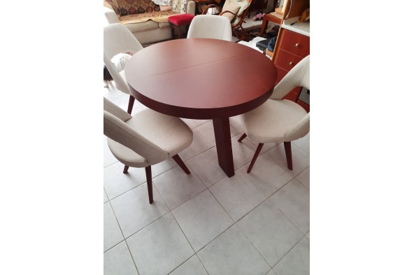 Selini dining table
