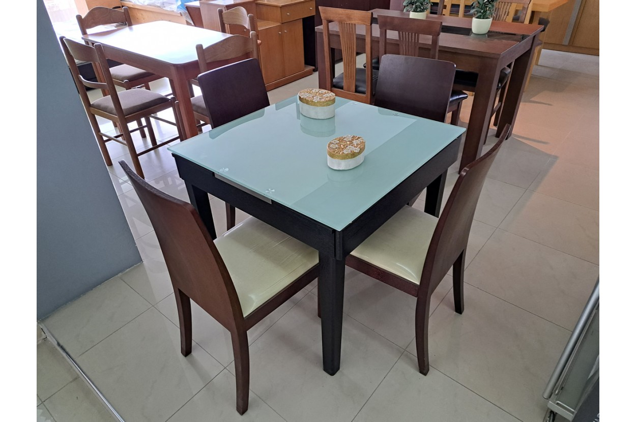 Kitchen table Praxi. Chair Fun