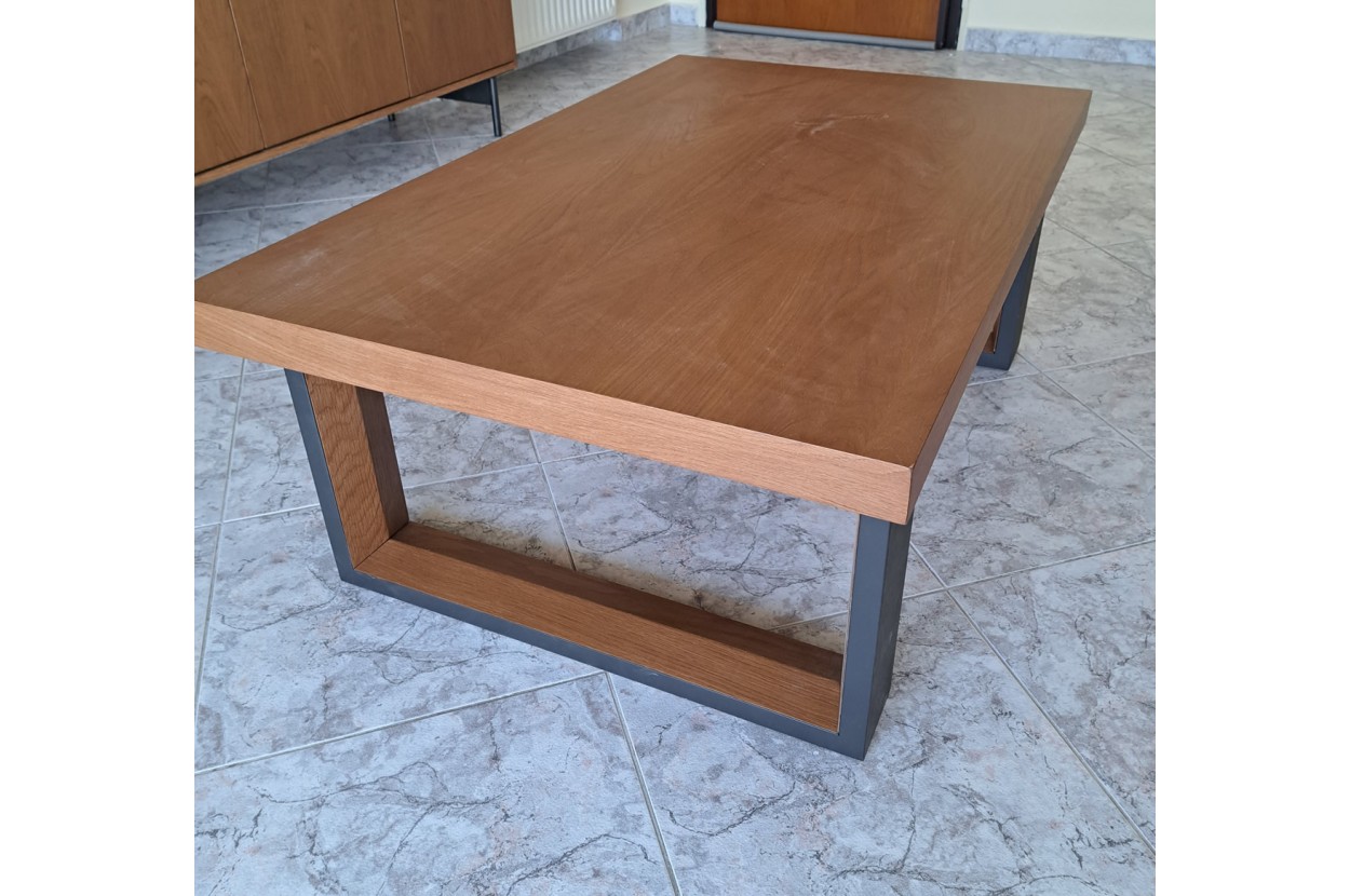 Stasi coffee table