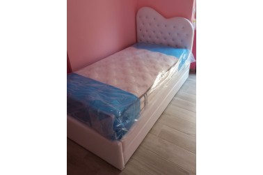 Bed dressed Astoria