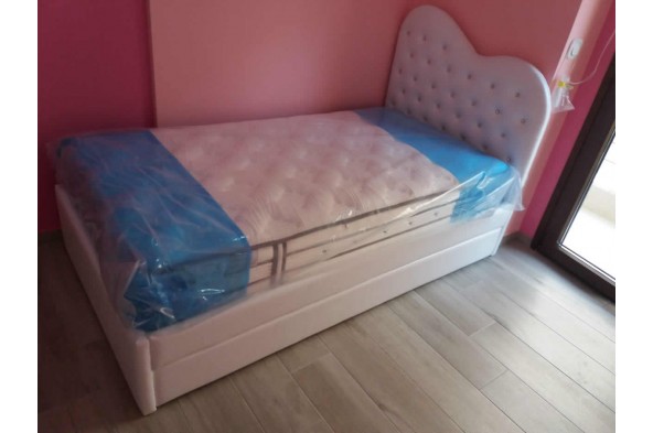 Bed dressed Astoria