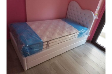 Κρεβάτι ντυμένο Αστόρια