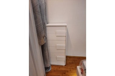 Lia bedroom