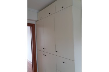 Ντουλάπα Χολ (ειδική κατασκευή)