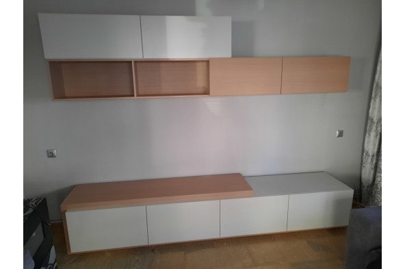 Lyon tv set
