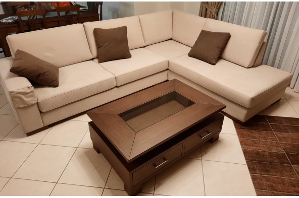 Box coffee table